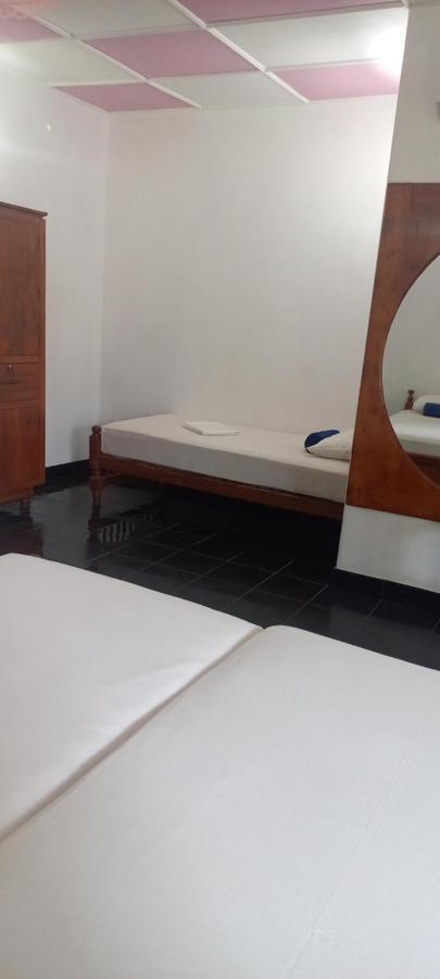 Ocean View Tourist Guest House At Negombo Beach Near The Airport Екстериор снимка