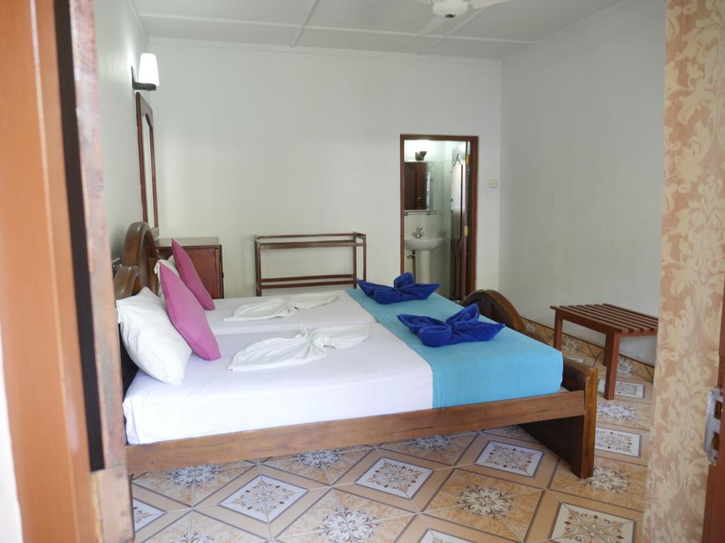 Ocean View Tourist Guest House At Negombo Beach Near The Airport Екстериор снимка